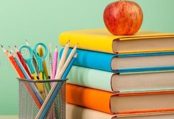 back-to-school-background-copy-space-121767227